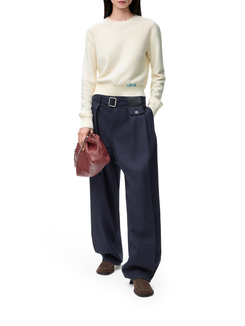 MAGLIA IN LANA CON RICAMO LOEWE REALIZZATO A MANO E APPLICATO SULL`ORLO