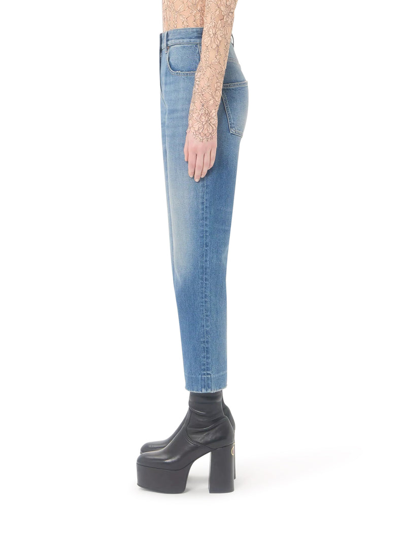 JEANS CROPPED A GAMBA SVASATA IN DENIM LAVAGGIO CHIARO
