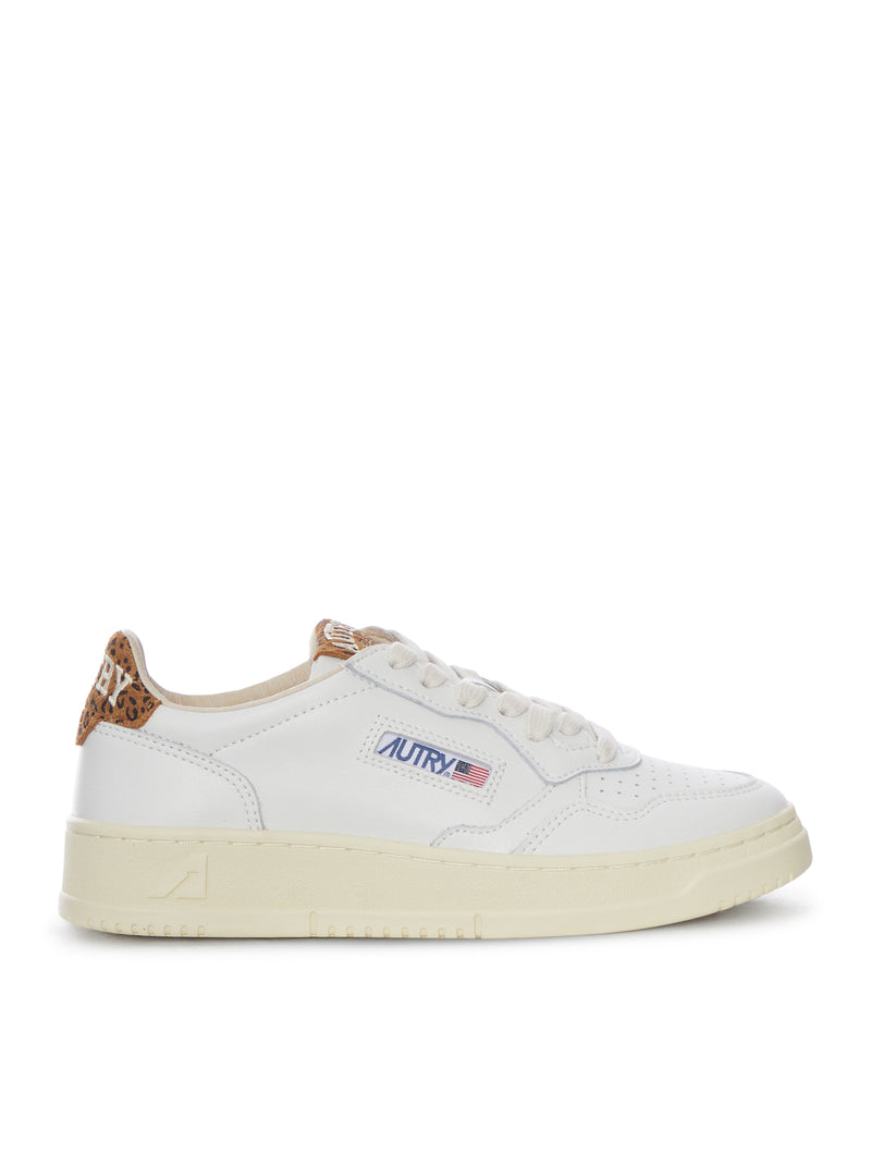 SNEAKERS MEDALIST LOW IN PELLE BIANCA CON DETTAGLIO LEOPARDATO