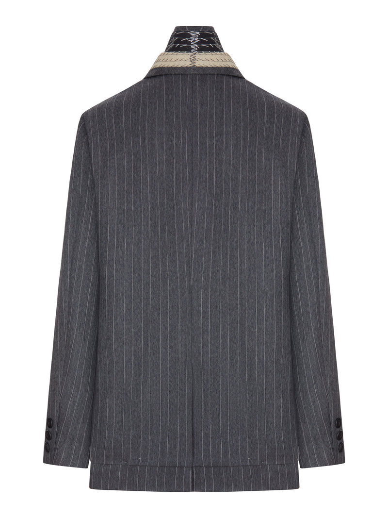 BLAZER GESSATO CON REVER A CONTRASTO E DETTAGLI RICAMATI