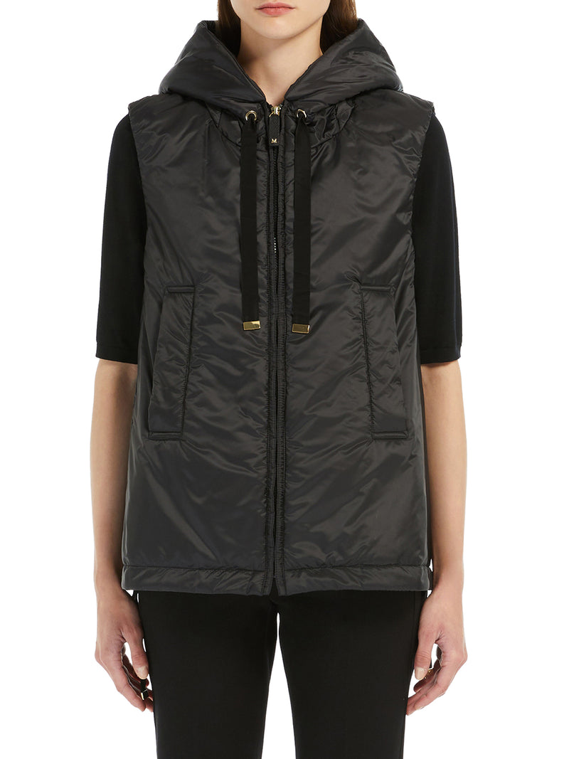 GILET IMBOTTITO CON CAPPUCCIO IN TELA ANTIGOCCIA