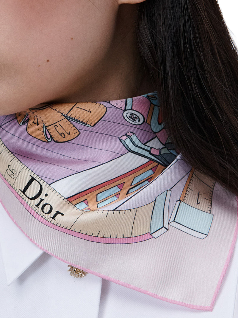 FOULARD QUADRATO IN TWILL DI SETA ROSA CHIARO E MULTICOLORE
