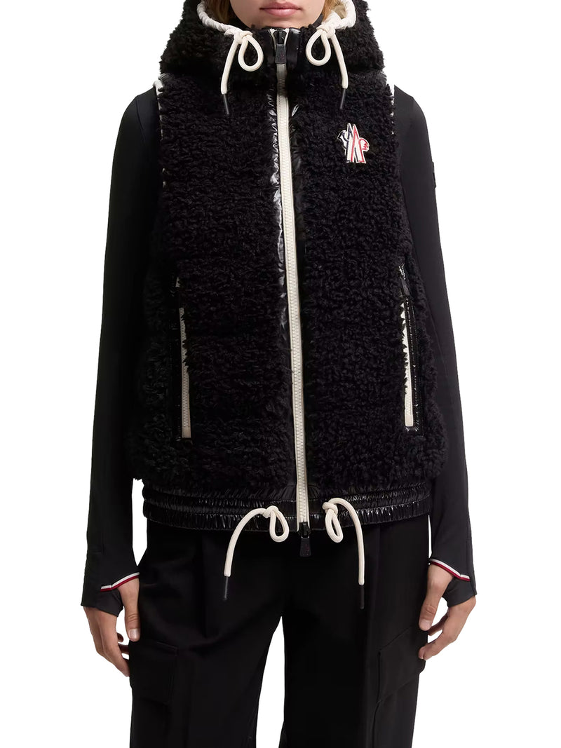 GILET ISOLANTE CON CAPPUCCIO STILE TEDDY