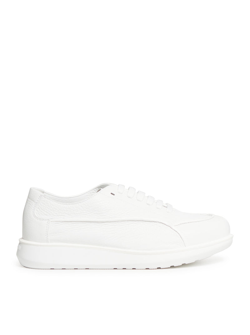 sneakers con lacci