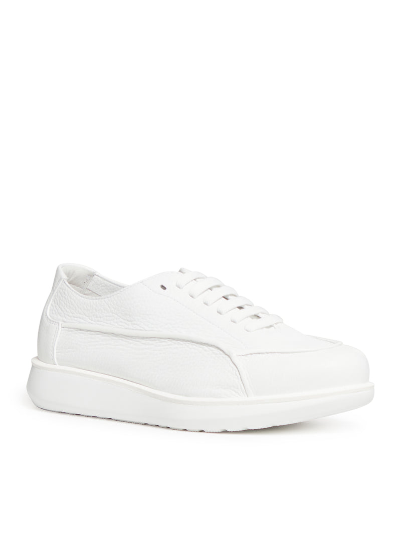 sneakers con lacci