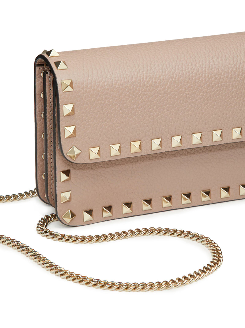 POUCH CON CATENA ROCKSTUD IN VITELLO GRANATO